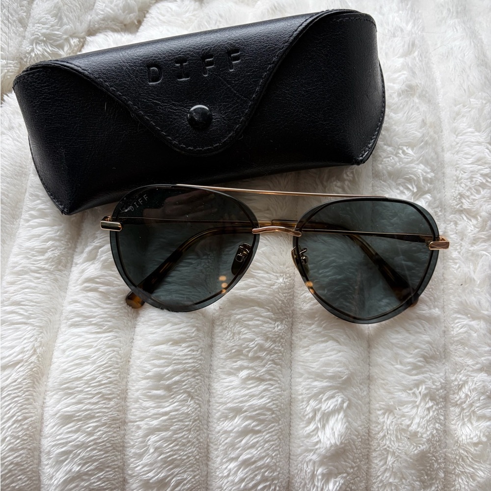 NWOT Diff Aviators - Picture 2 of 4